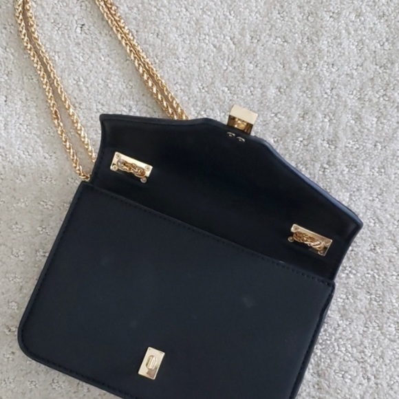 Stunning hardware EUC crossbody with adjustable strap - Picture 3 of 4